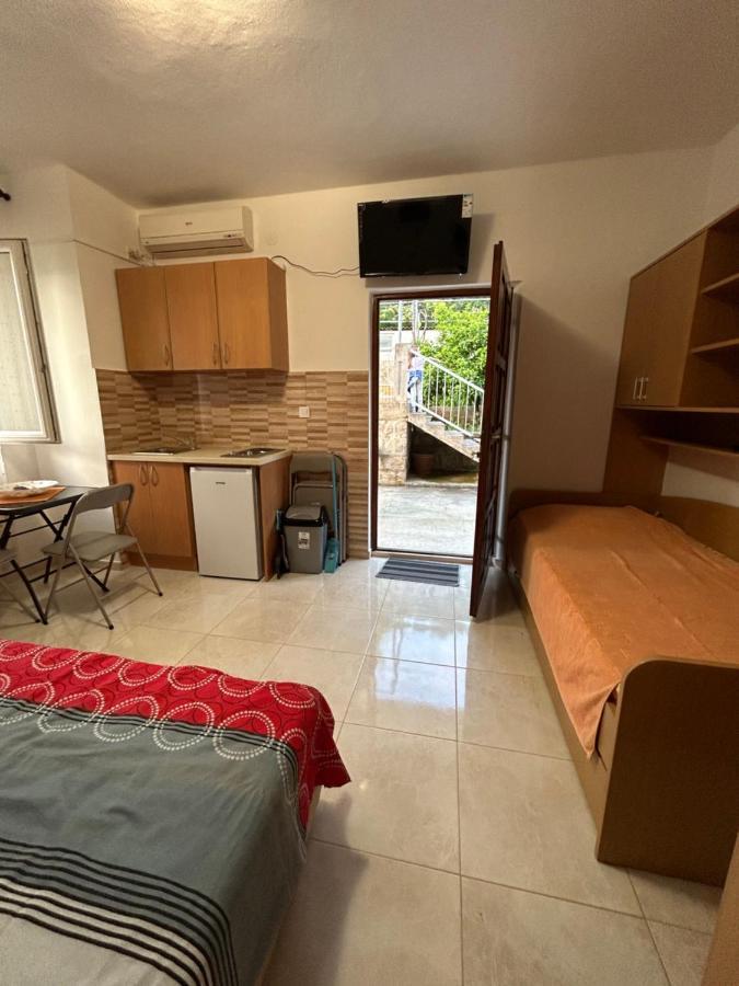 Lazarus Bigova Apartments Tivat Exteriör bild